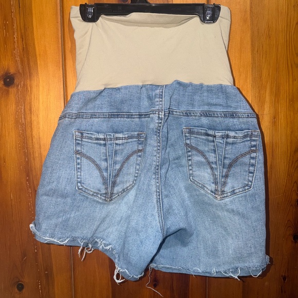 Maternity Shorts - Picture 2 of 3
